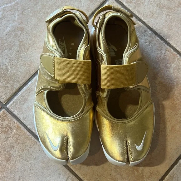 RARE -LIKE NEW Nike Air Rift Metallic Gold Tabis Training Sandal Shoe, Sz 7 - Picture 6 of 10